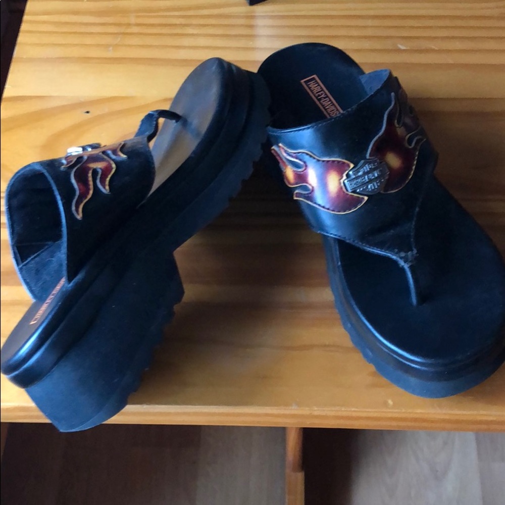 Size 6 1/2 Harley-Davidson flip flops